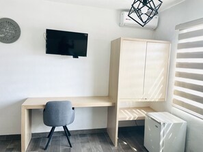 Executive Double Room, Multiple Beds | Desk, laptop workspace, blackout curtains, iron/ironing board - Hotel Alameda de San Jose Iturbide (San José Iturbide)