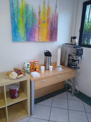 TĂ€gliches inbegriffenes kontinentales FrĂŒhstĂŒck