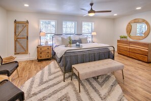 4 bedrooms, iron/ironing board, free WiFi, bed sheets - #AzStoneCabin- Finest Luxury Cabin In Pinetop- Lakeside! (Pinetop)