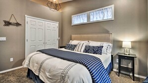 A bedroom with a bed, nightstand, and a geometric light fixture. - Cute & Cozy PDX Area Townhouse: 31 Mi to Mt. Hood! (Boring)