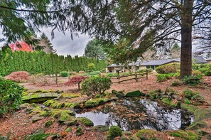 Property grounds - Cute & Cozy PDX Area Townhouse: 31 Mi to Mt. Hood! (Boring)