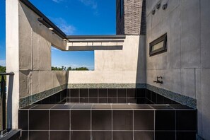 Family Room | Private spa tub - Jeju i (Jeju City)