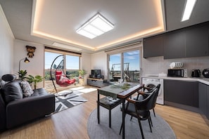 Habitación familiar | Cocina privada | Frigorífico, microondas, placa de cocina y arrocera