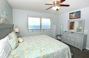 2 bedrooms, iron/ironing board, WiFi, bed sheets - Penthouse!!! Ocean Front!!! One bedroom plus bunk beds. Walk right to the Beach (Panama City Beach)