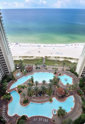 Piscine couverte, piscine extérieure