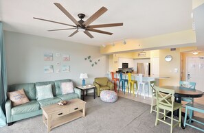 Flat-screen TV - Penthouse!!! Ocean Front!!! One bedroom plus bunk beds. Walk right to the Beach (Panama City Beach)