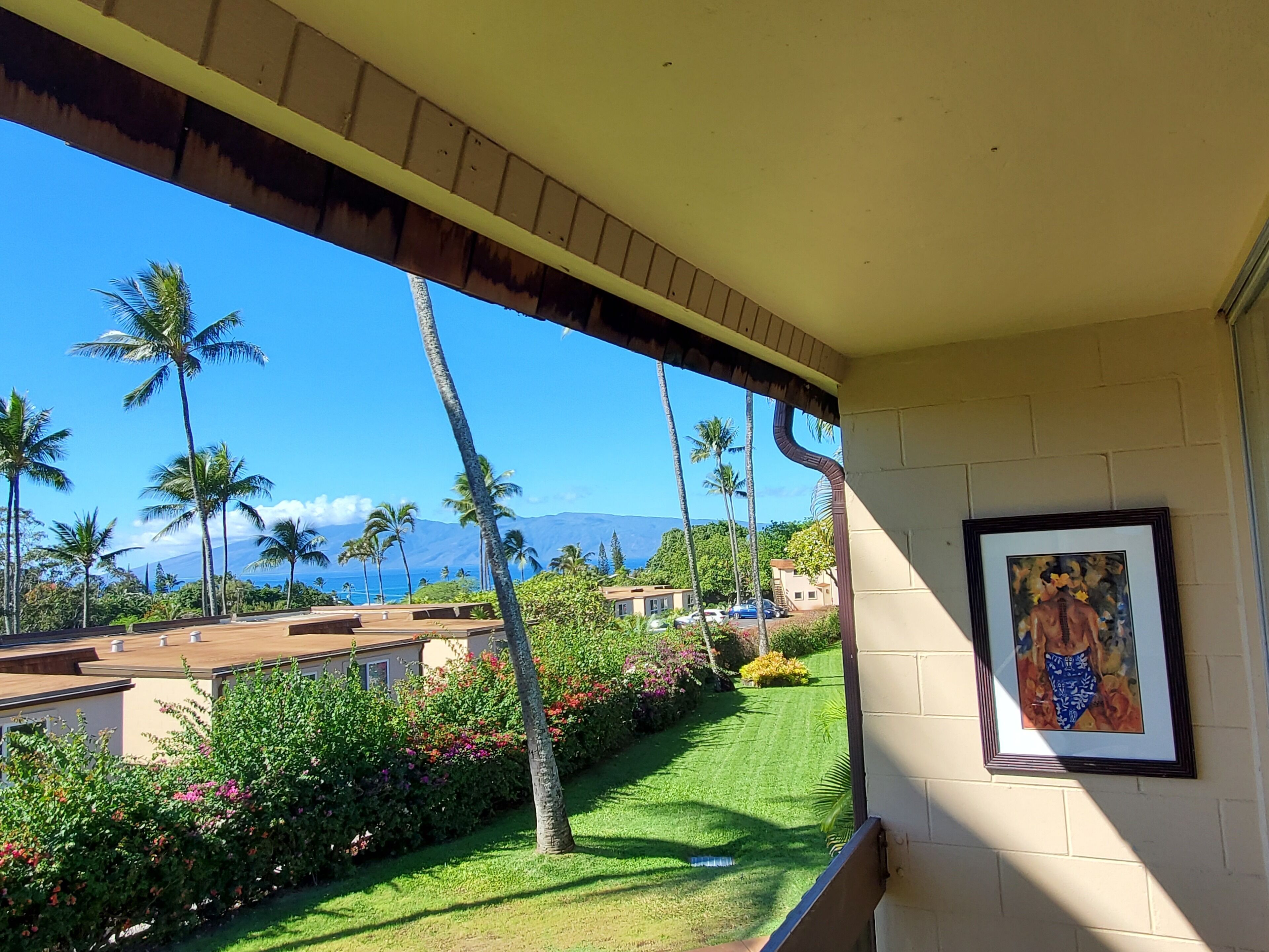 Partial Ocean View & Short Walk to Beach ! AC !!