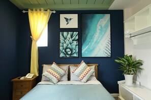 Minibar, desk, soundproofing, iron/ironing board - Sleepbox Hostel Phu Quoc (Phu Quoc)