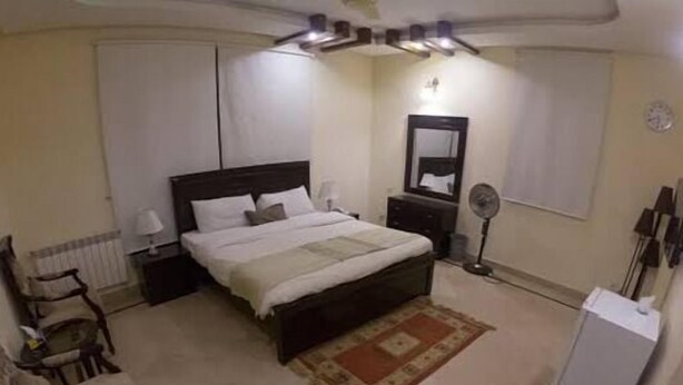 Classic Twin Room | In-room safe, WiFi (free) - Luxry inn (Karachi)
