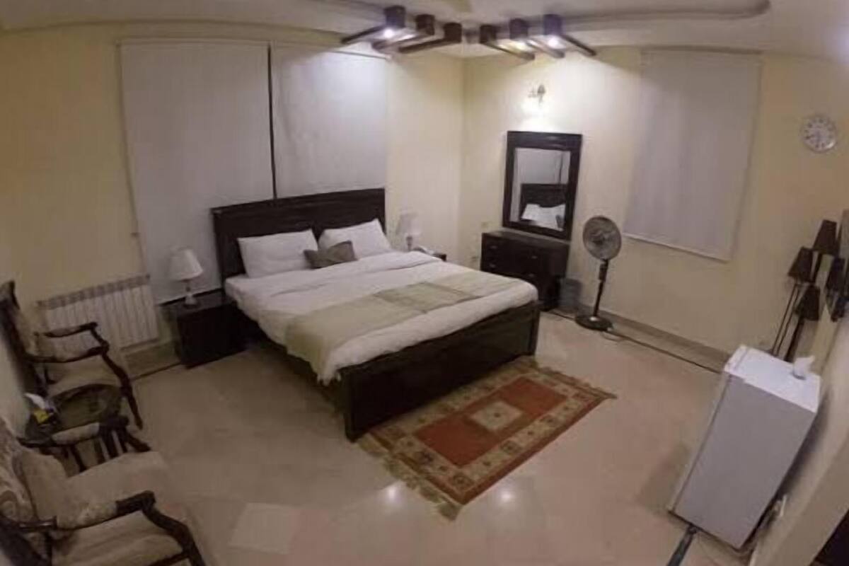 Classic Twin Room | In-room safe, WiFi (free)