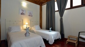 3 chambres, fer et planche à repasser, accès à Internet, literie fournie
