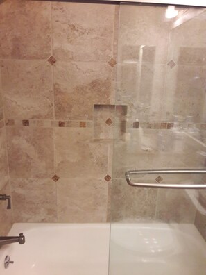 Toallas y papel de baño