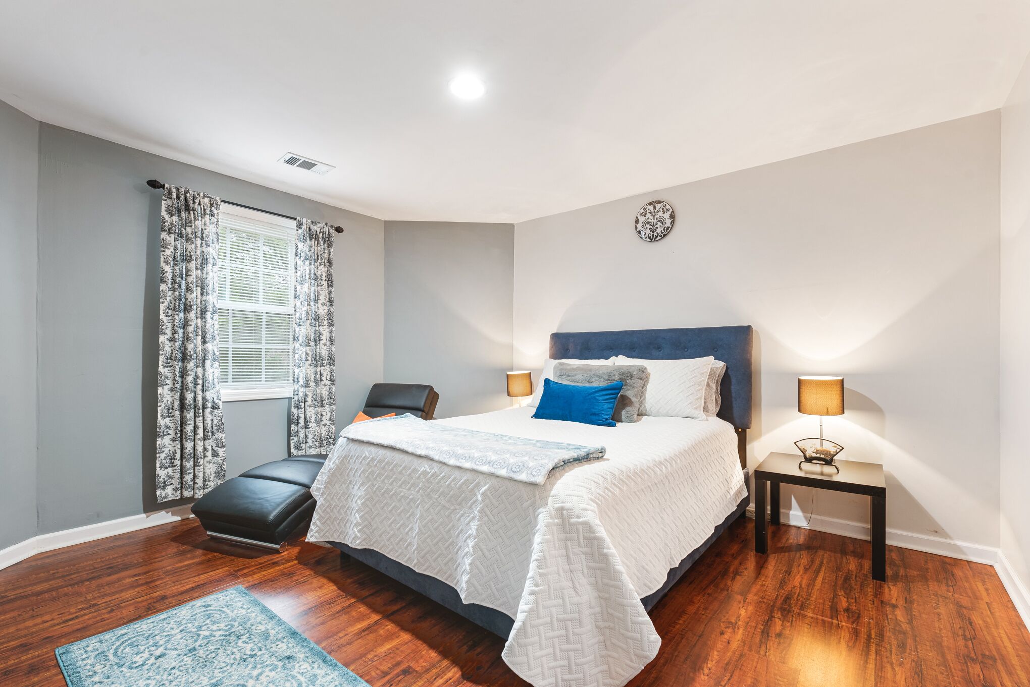 2 chambres, fer et planche à repasser, Wi-Fi gratuit, draps fournis