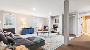 Smart TV, books, stereo