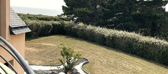 VILLA 5 * LE REPERE: swimming pool, spa, sea view and beach on foot!