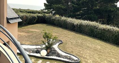 VILLA 5 * LE REPERE: swimming pool, spa, sea view and beach on foot!