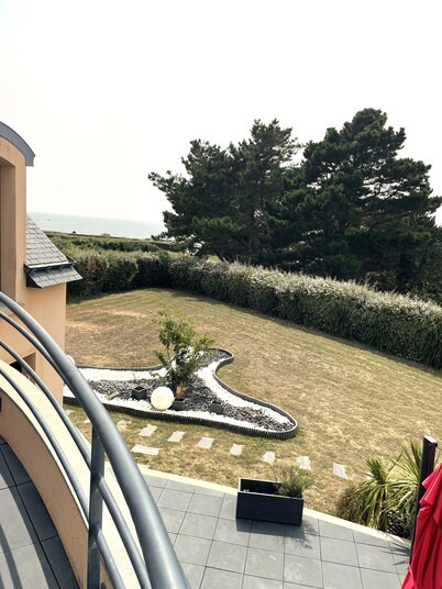 VILLA 5 * LE REPERE: swimming pool, spa, sea view and beach on foot!