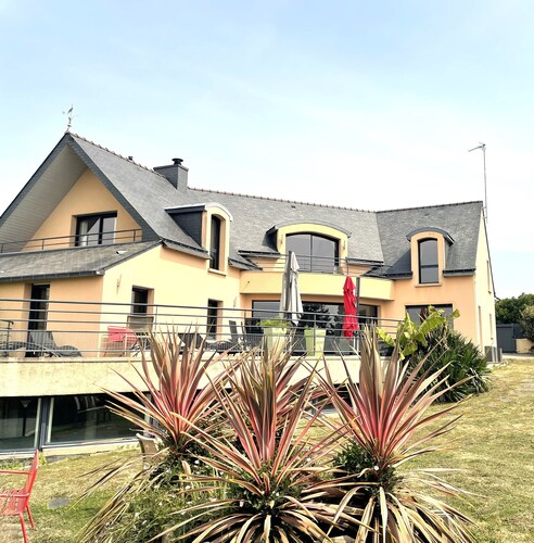 VILLA 5 * LE REPERE: swimming pool, spa, sea view and beach on foot!
