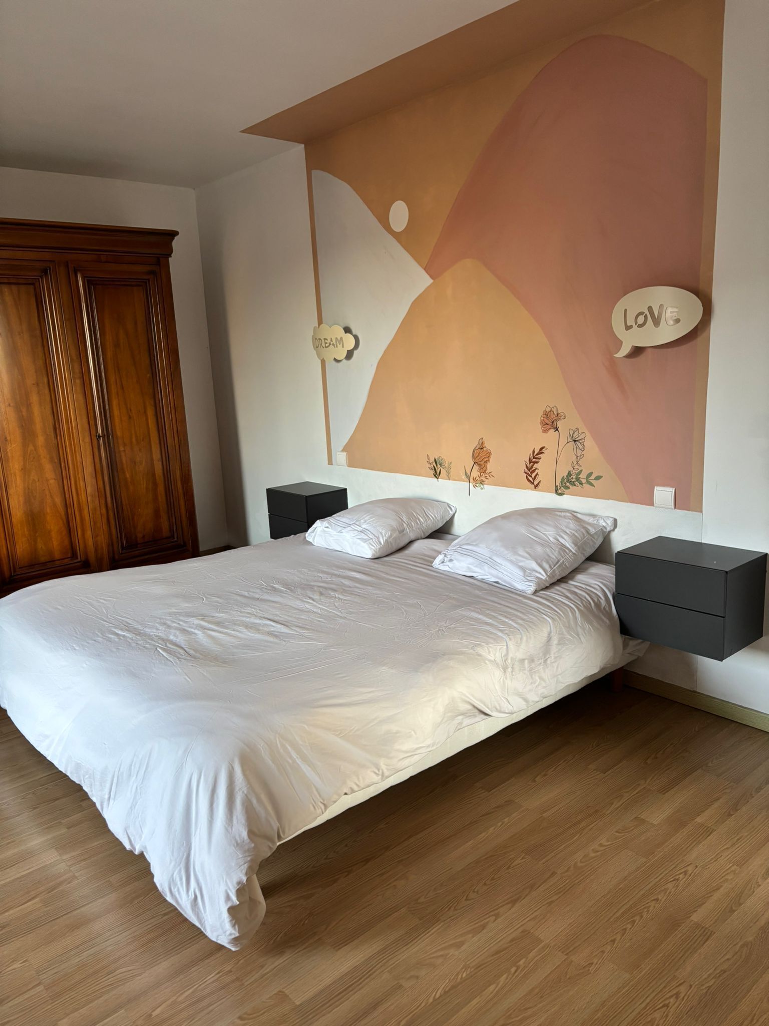6 bedrooms, in-room safe, desk, iron/ironing board