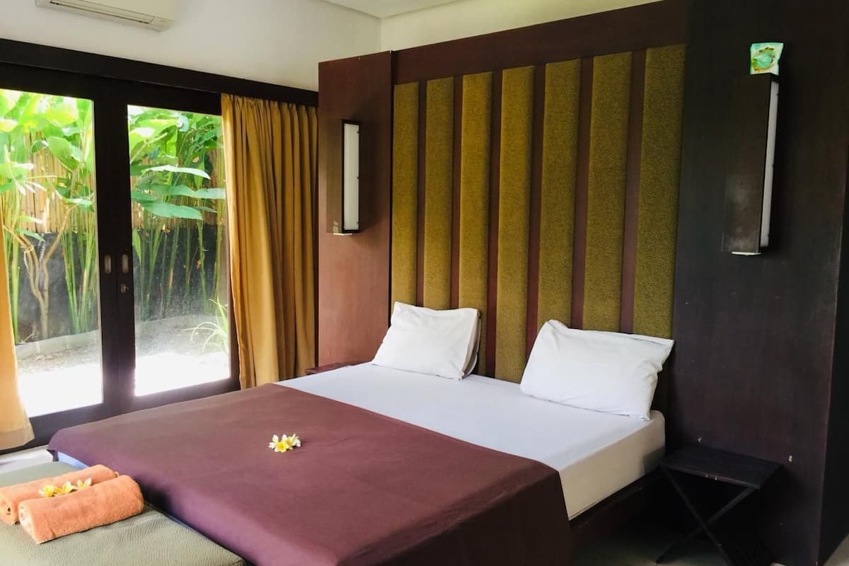 In-room safe, blackout curtains, iron/ironing board, free WiFi