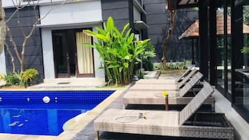 Kolam renang outdoor