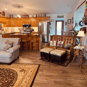 Smart-TV, Kamin, DVD-Player, Bücher