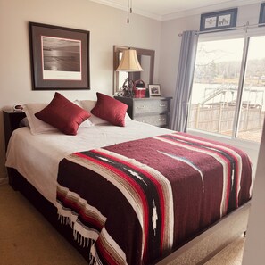 4 bedrooms, desk, iron/ironing board, free WiFi