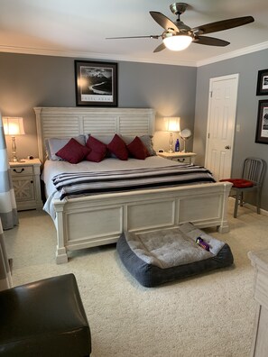 4 bedrooms, desk, iron/ironing board, travel crib