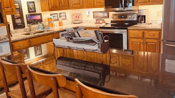 冰箱、微波炉、烤箱、炉灶