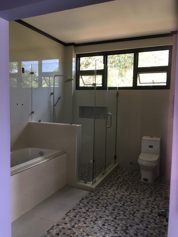 タオル、石鹸、トイレットペーパー