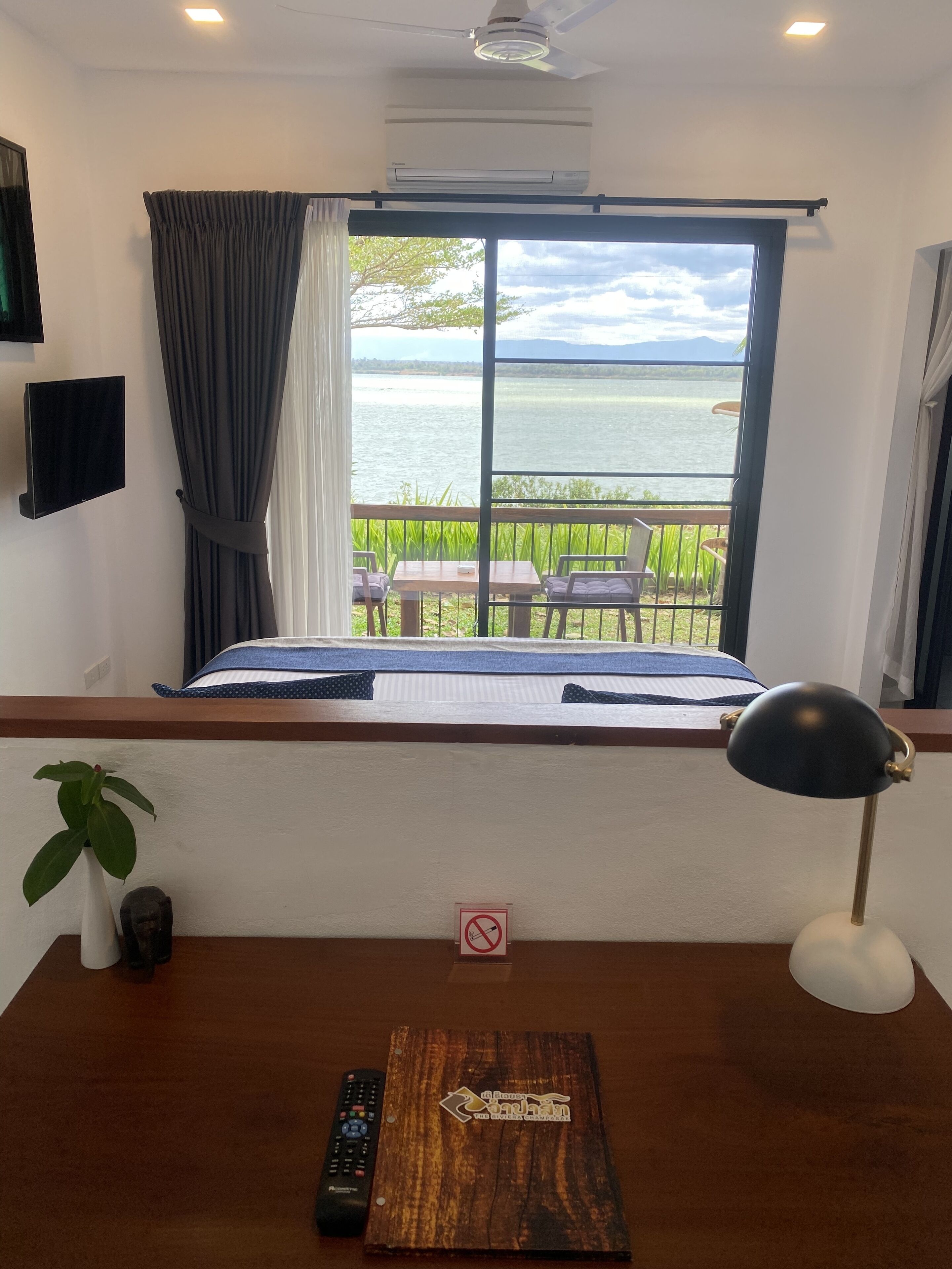 Minibar, caja de seguridad en la habitación y cortinas blackout 