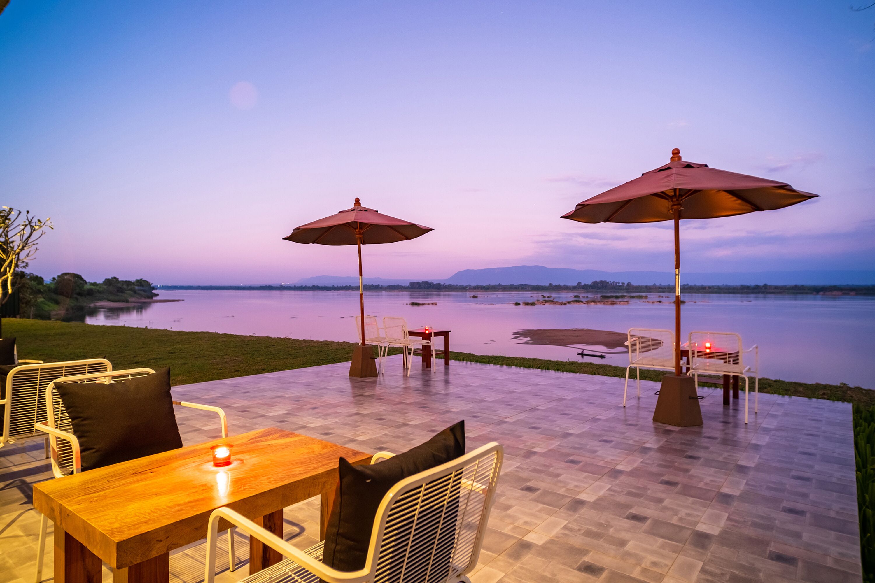 Breakfast, lunch, dinner served; local and international cuisine 