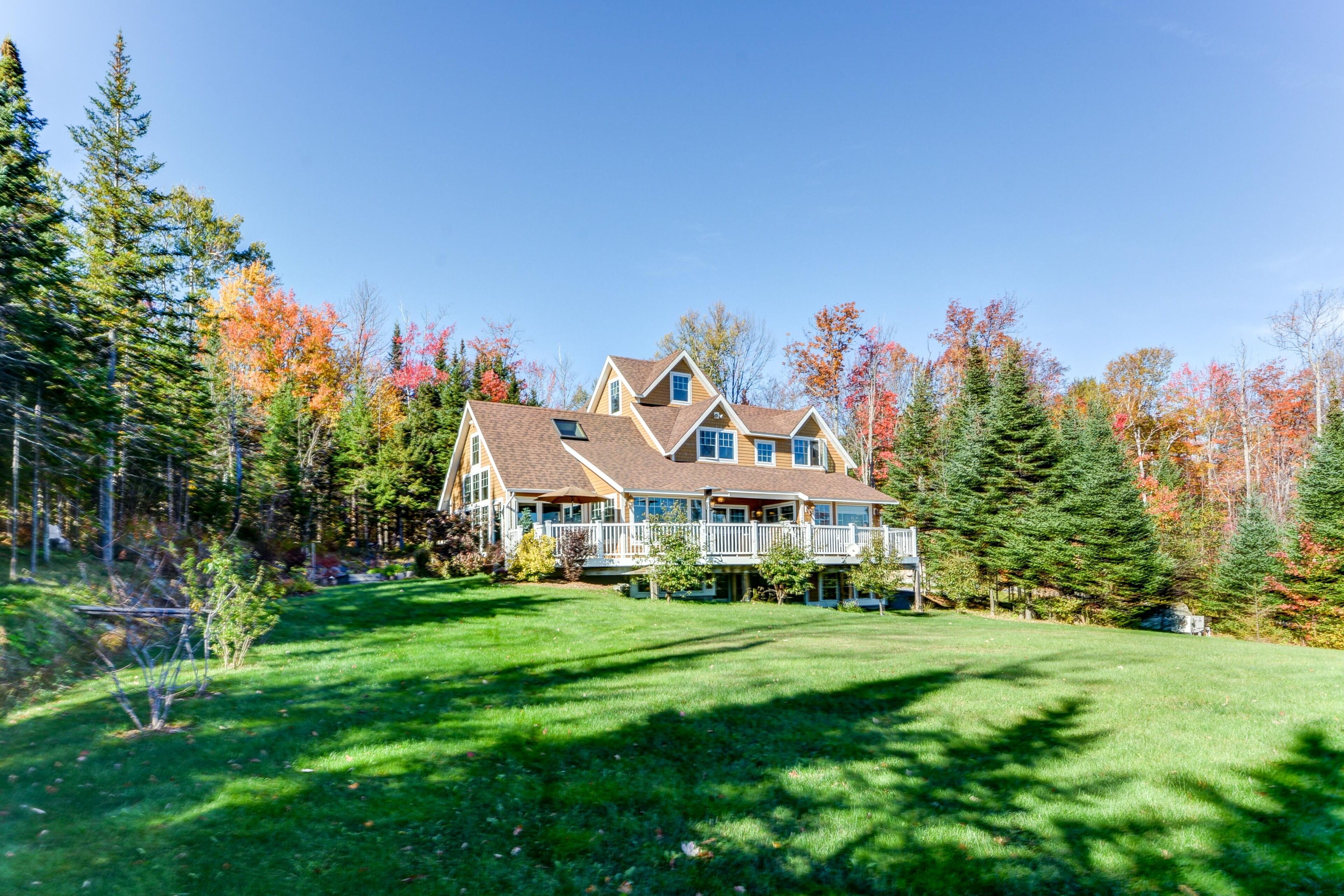 Luxury white mountains retreat with amazing views