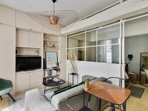 TV - Charming apartment in the center of Paris for 2 people (Paris)