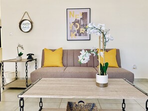 Smart TV - Exclusive Gated Community with HD TV, Air Conditioning, Cable and Netflix  (Nuevo Cuscatlán)