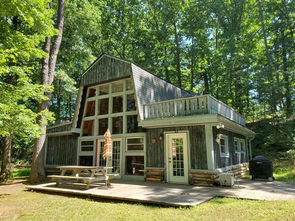Outdoor dining - Mountain Hideaway | 0 Bed, 2 Bath (Luray)