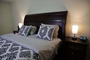 2 bedrooms, desk, iron/ironing board, free WiFi - PGA National home 2BR Retreat patio gated golf community swimming pool (Palm Beach Gardens)