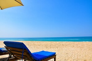 Am Strand, LiegestĂŒhle, StrandtĂŒcher