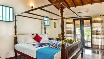 3 habitaciones, caja de seguridad en la habitación y escritorio