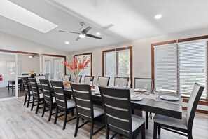 Dining - Belleayre Grandhouse 6 bedrooms sleep 15 w/hot tub, sauna, game lounge. (Margaretville)