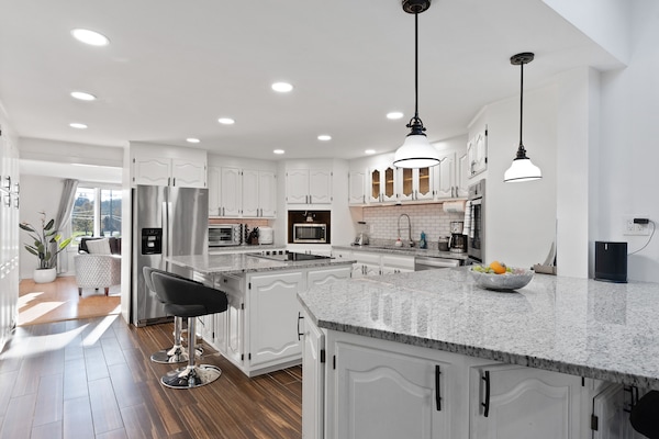 Køleskab, mikrobølgeovn, ovn, kogeplade