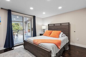 6 室のベッドルーム、デスク、アイロン / アイロン台、旅行用ベビーベッド