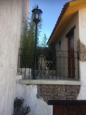 Business Triple Room | Courtyard view