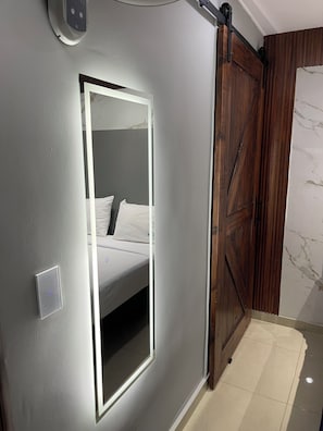 Comfort Room, Garden View