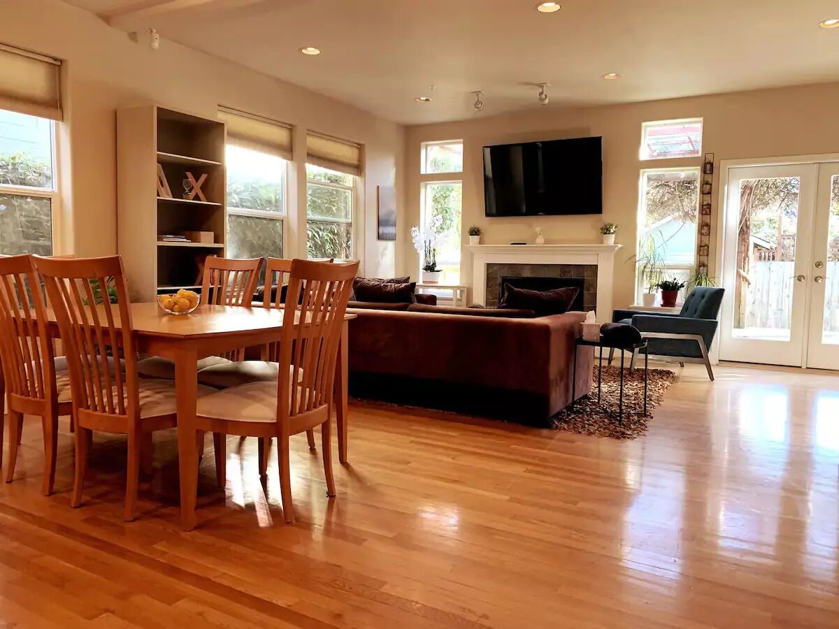 Gorgeous home in the heart of Orenco, close to Intel, Nike, perfect for groups!