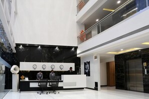 ฝ่ายต้อนรับ