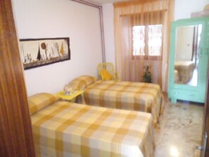 2 bedrooms, iron/ironing board, bed sheets - Not just relax holidays (Lucoli AQ)