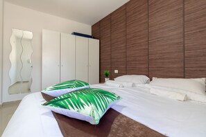3 bedrooms, iron/ironing board, free cots/infant beds, free WiFi