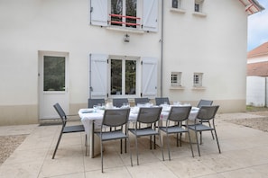 Outdoor dining - House for 11 people, seaside and close to town (Saint-Brevin-les-Pins)