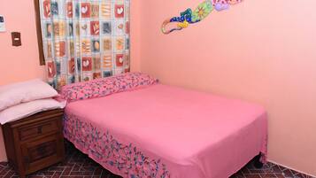1 bedroom, free internet, bed sheets